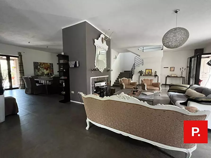 Immagine 7 di Villa in vendita  in via termine a Caserta