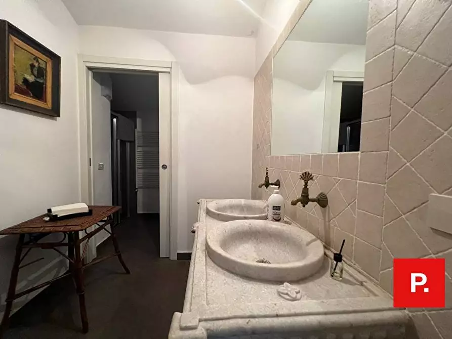 Immagine 25 di Villa in vendita  in via termine a Caserta