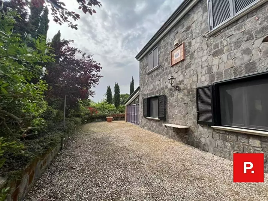 Immagine 2 di Villa in vendita  in via termine a Caserta