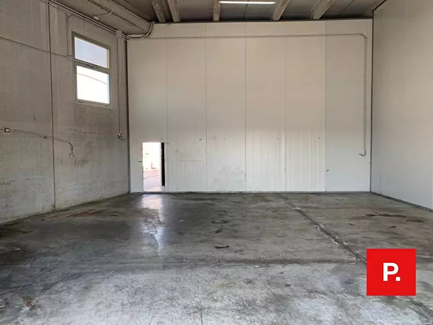 Immagine 2 di Locale commerciale in affitto  in ss7, km 187, 81056 Sparanise CE a Sparanise