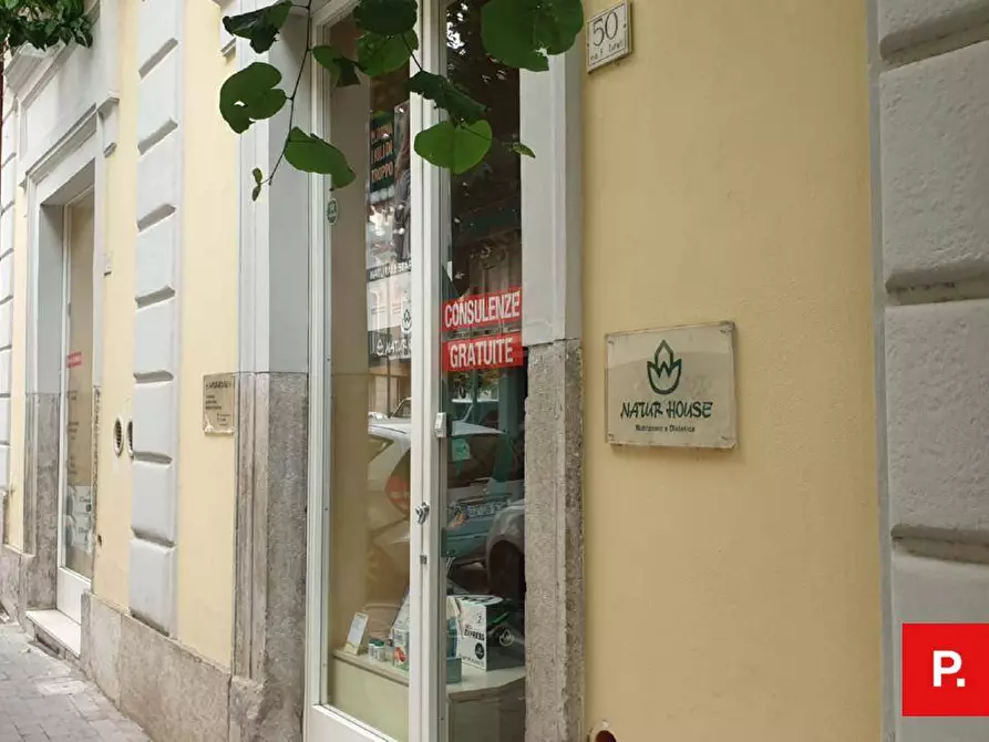Immagine 5 di Locale commerciale in vendita  in Via Turati a Caserta