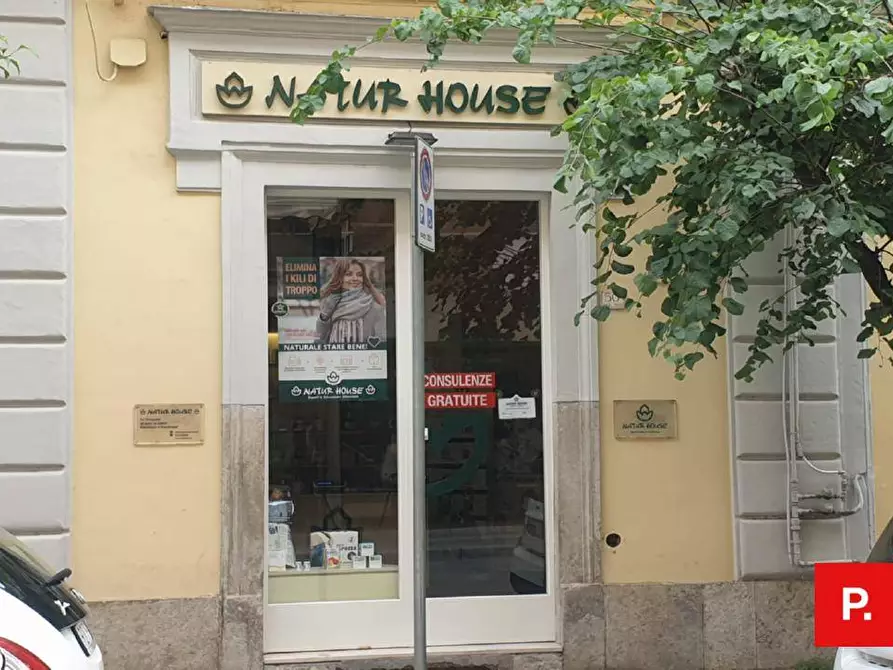 Immagine 3 di Locale commerciale in vendita  in Via Turati a Caserta