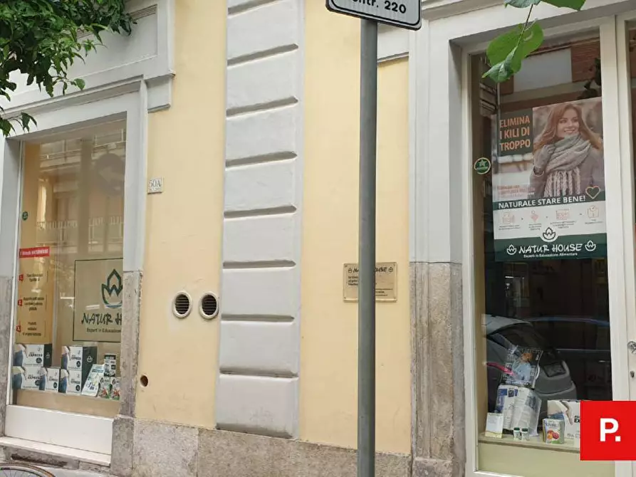 Immagine 4 di Locale commerciale in vendita  in Via Turati a Caserta