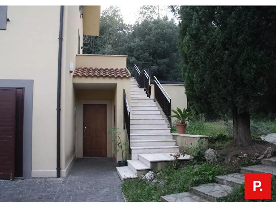 Immagine 3 di Villa in vendita  in via maria sofia di baviera a Caserta