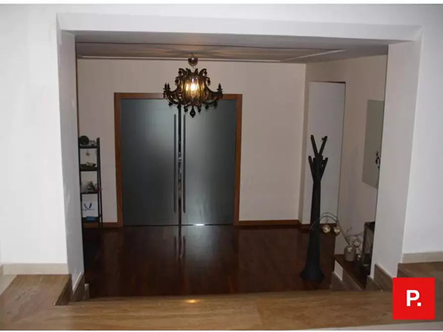 Immagine 15 di Villa in vendita  in via maria sofia di baviera a Caserta