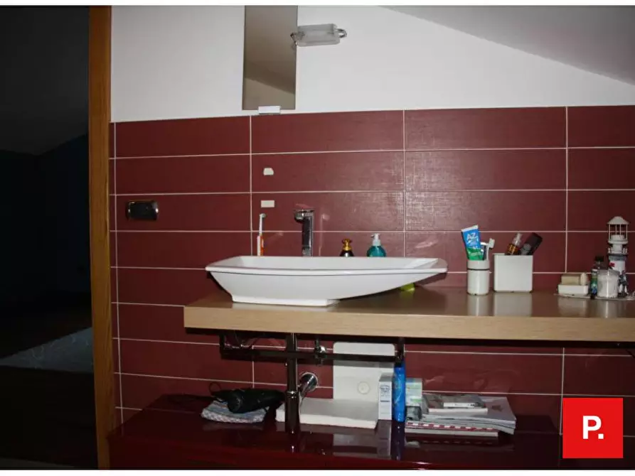 Immagine 9 di Villa in vendita  in via maria sofia di baviera a Caserta