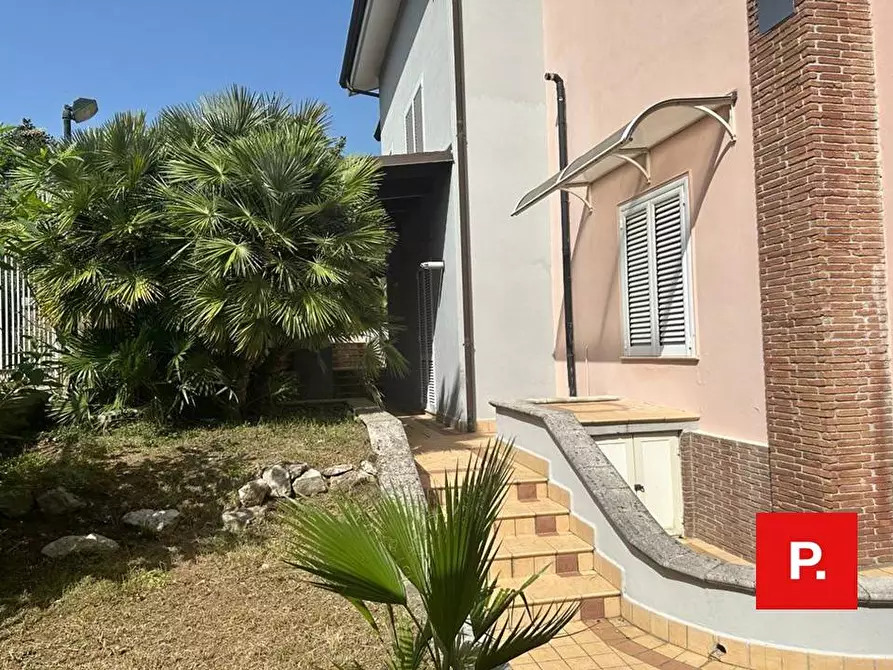 Immagine 5 di Villa in vendita  in via Francesco II di Borbone a Caserta