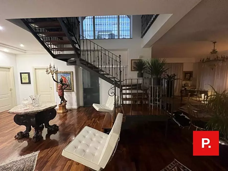 Immagine 2 di Villa in vendita  in via santa chiara a Caserta