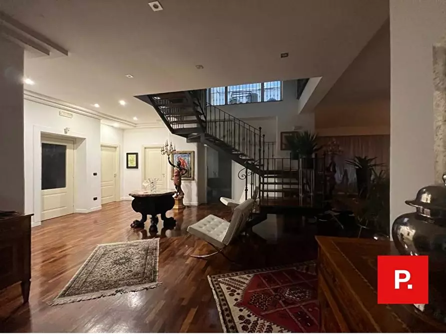 Immagine 18 di Villa in vendita  in via santa chiara a Caserta