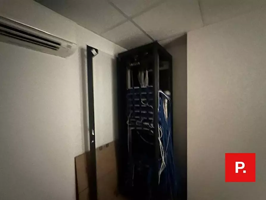 Immagine 8 di Ufficio in vendita  a Caserta