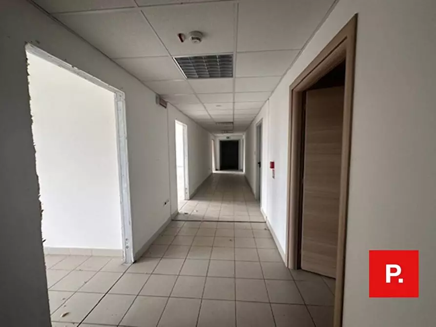Immagine 10 di Ufficio in vendita  a Caserta
