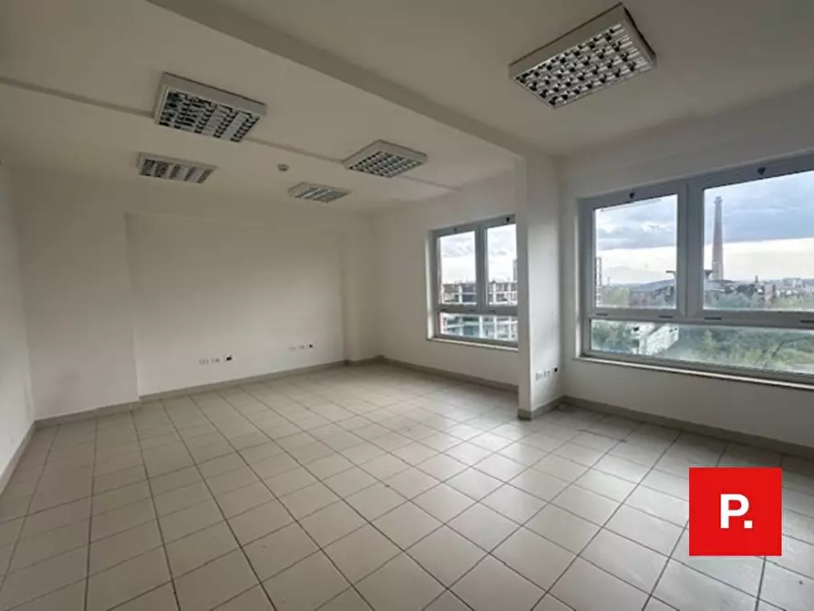 Immagine 11 di Ufficio in vendita  a Caserta