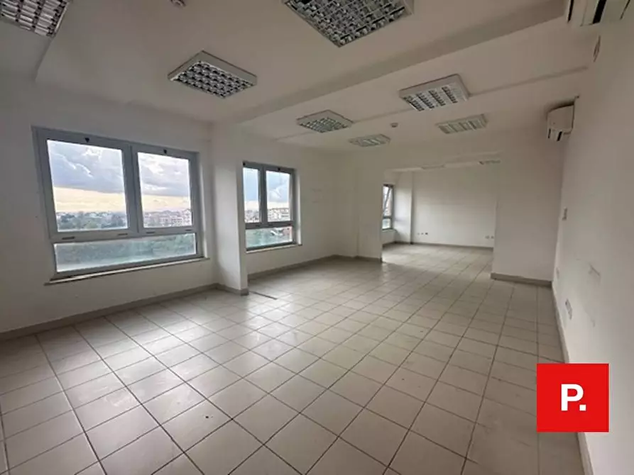 Immagine 12 di Ufficio in vendita  a Caserta