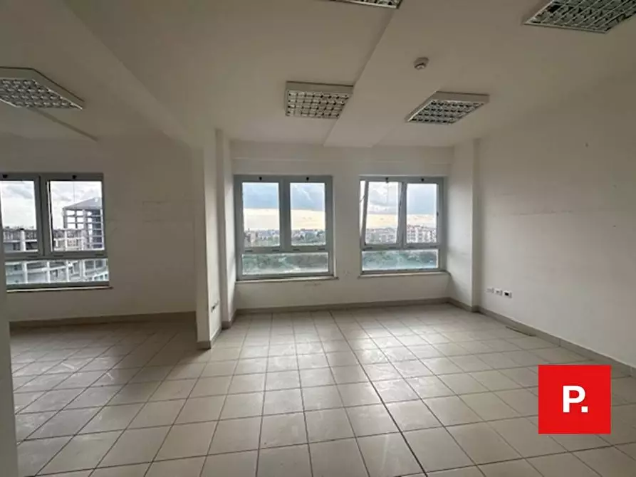 Immagine 13 di Ufficio in vendita  a Caserta