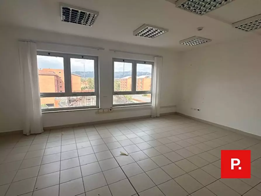 Immagine 16 di Ufficio in vendita  a Caserta