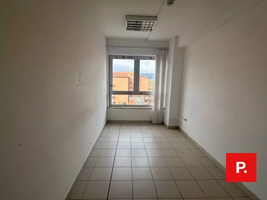 Immagine 17 di Ufficio in vendita  a Caserta