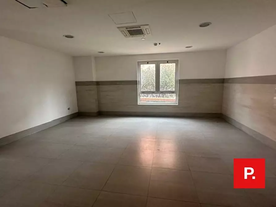 Immagine 21 di Ufficio in vendita  a Caserta