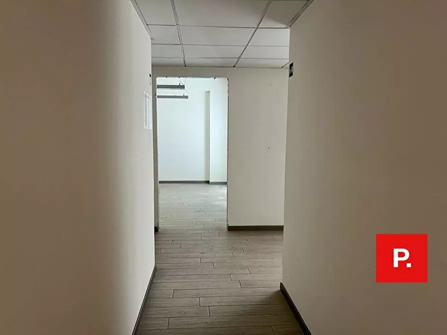 Immagine 16 di Ufficio in vendita  in via Daniele a Caserta