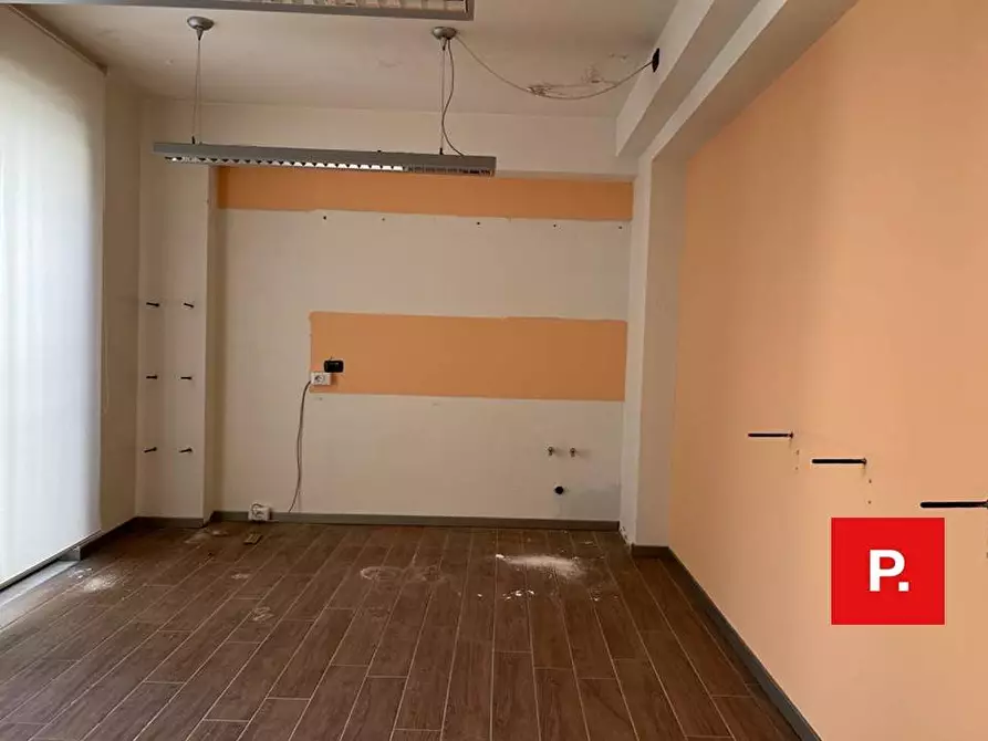 Immagine 17 di Ufficio in vendita  in via Daniele a Caserta