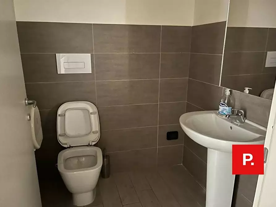 Immagine 22 di Ufficio in vendita  in via Daniele a Caserta