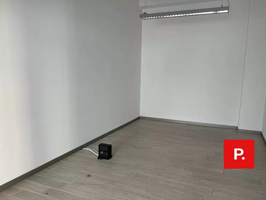 Immagine 23 di Ufficio in vendita  in via Daniele a Caserta