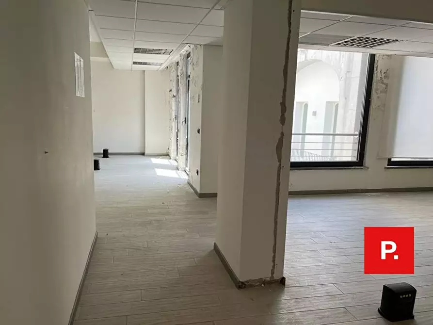 Immagine 26 di Ufficio in vendita  in via Daniele a Caserta