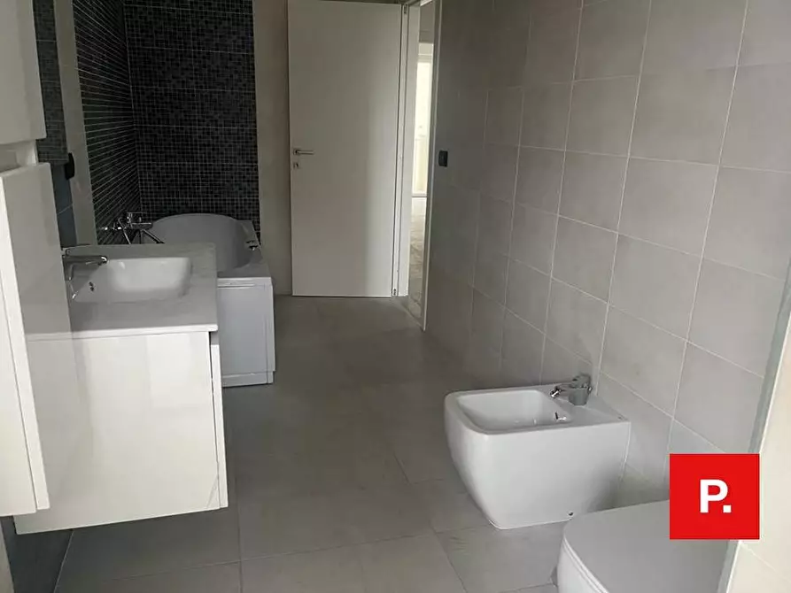 Immagine 27 di Appartamento in vendita  in via marchesiello a Caserta