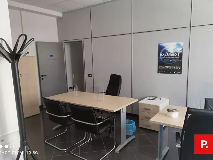 Immagine 8 di Ufficio in vendita  in corso trieste a Caserta