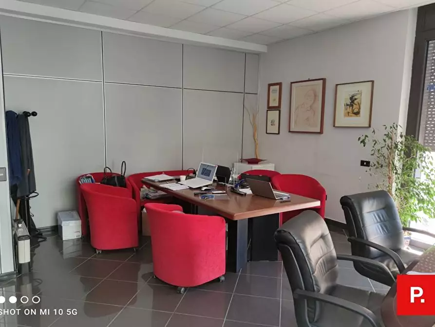 Immagine 14 di Ufficio in vendita  in corso trieste a Caserta