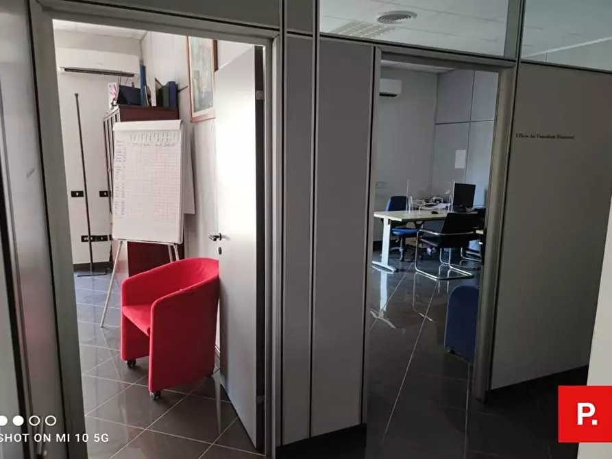Immagine 16 di Ufficio in vendita  in corso trieste a Caserta