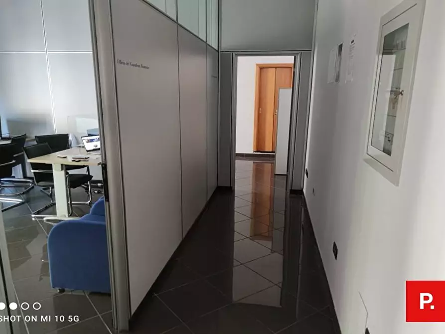 Immagine 17 di Ufficio in vendita  in corso trieste a Caserta
