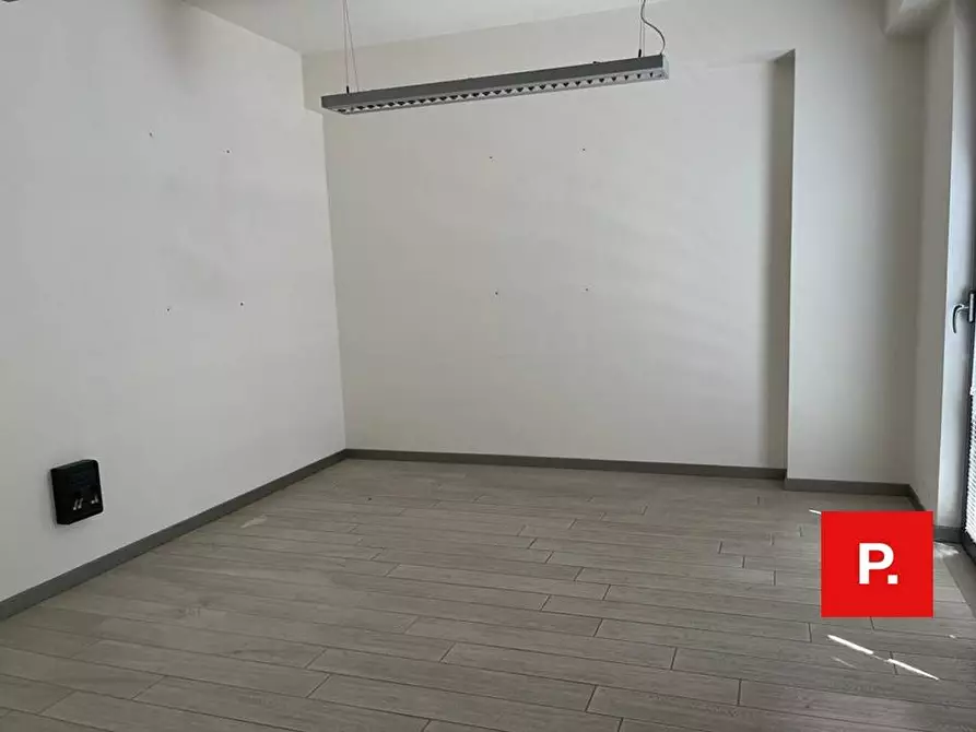 Immagine 15 di Ufficio in affitto  in via Daniele a Caserta