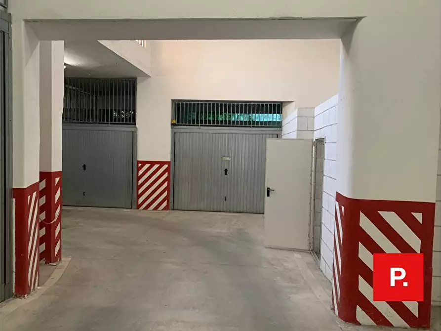 Immagine 2 di Box auto in vendita  in via Cesare Battisti a Caserta