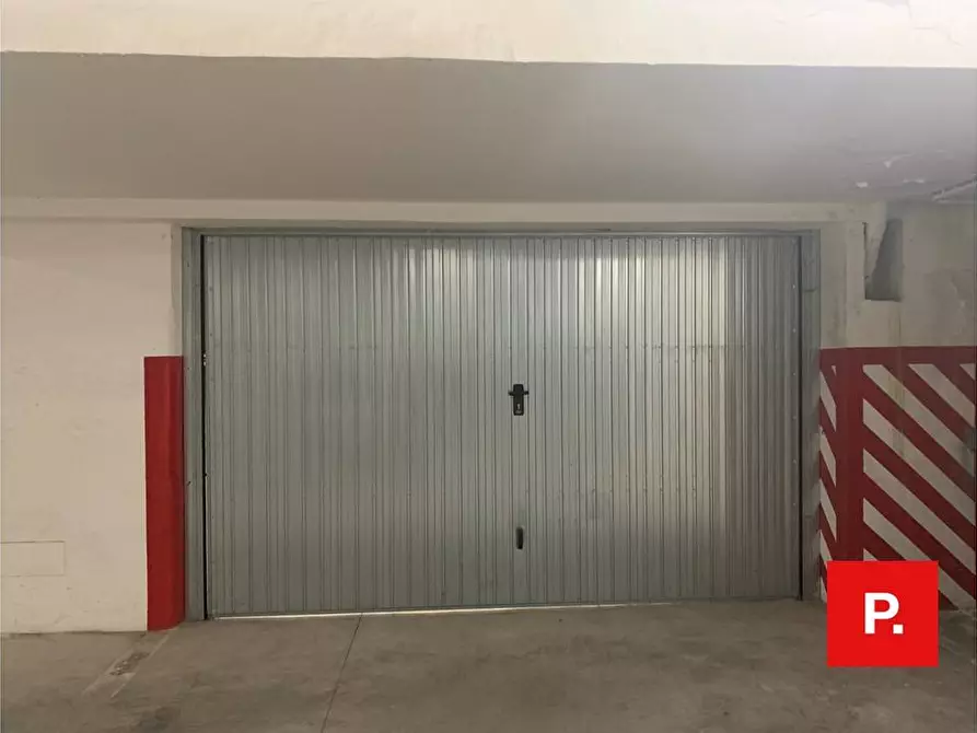 Immagine 4 di Box auto in vendita  in via Cesare Battisti a Caserta