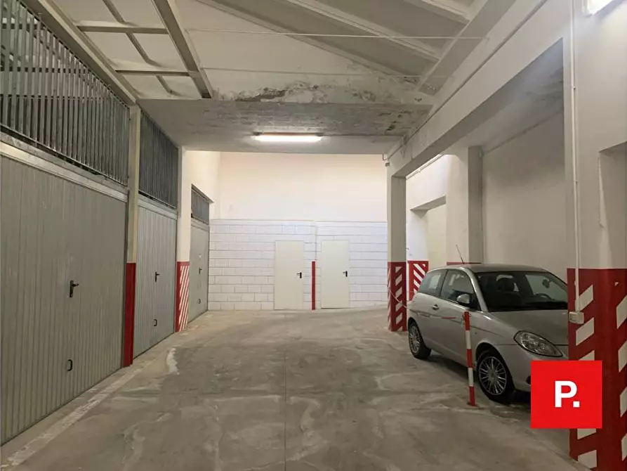 Immagine 5 di Box auto in vendita  in via Cesare Battisti a Caserta