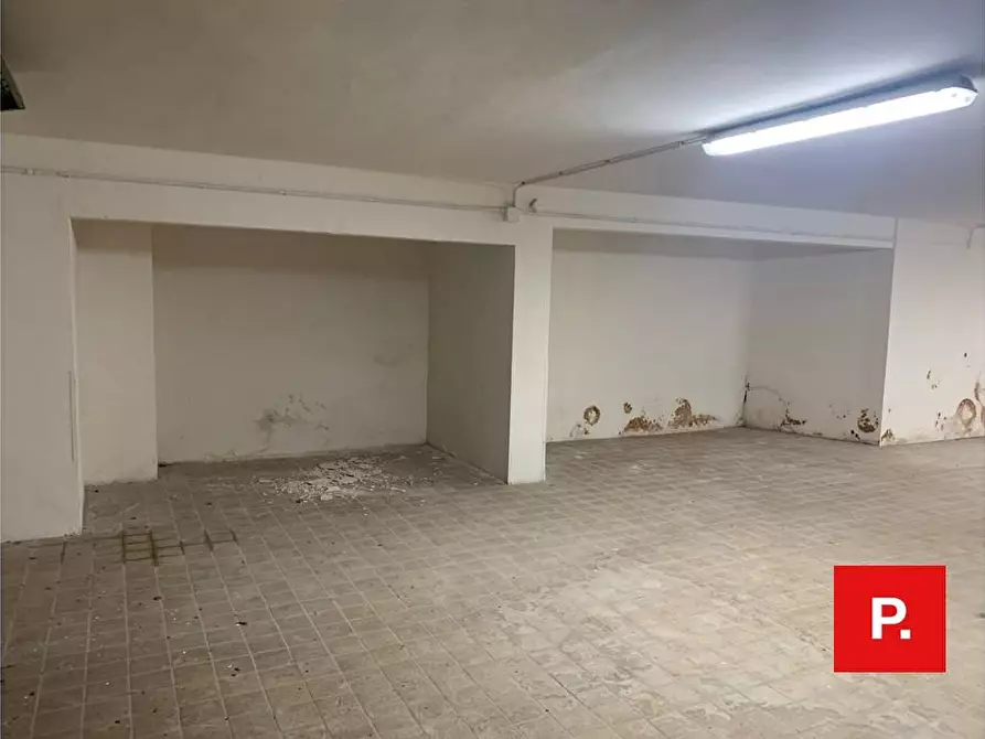 Immagine 7 di Box auto in vendita  in via Cesare Battisti a Caserta