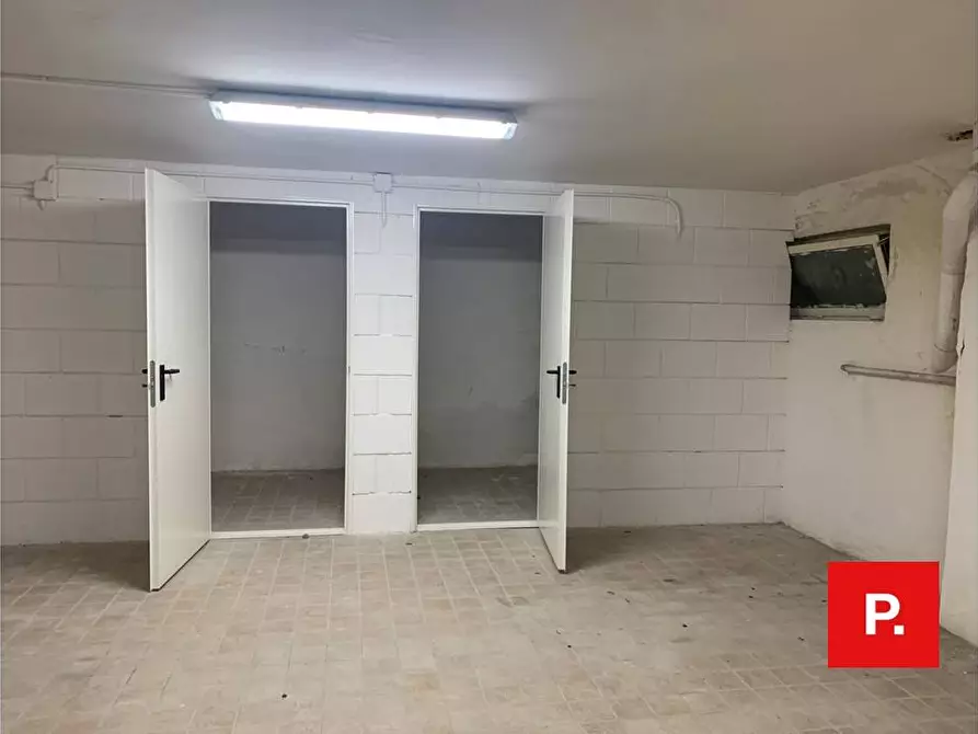 Immagine 8 di Box auto in vendita  in via Cesare Battisti a Caserta