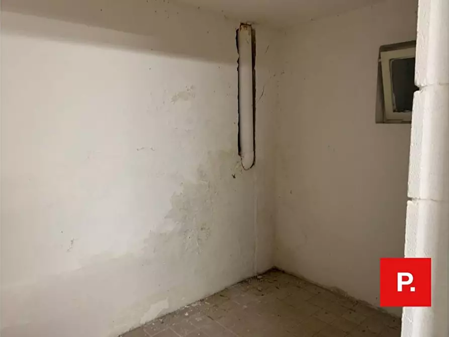 Immagine 9 di Box auto in vendita  in via Cesare Battisti a Caserta