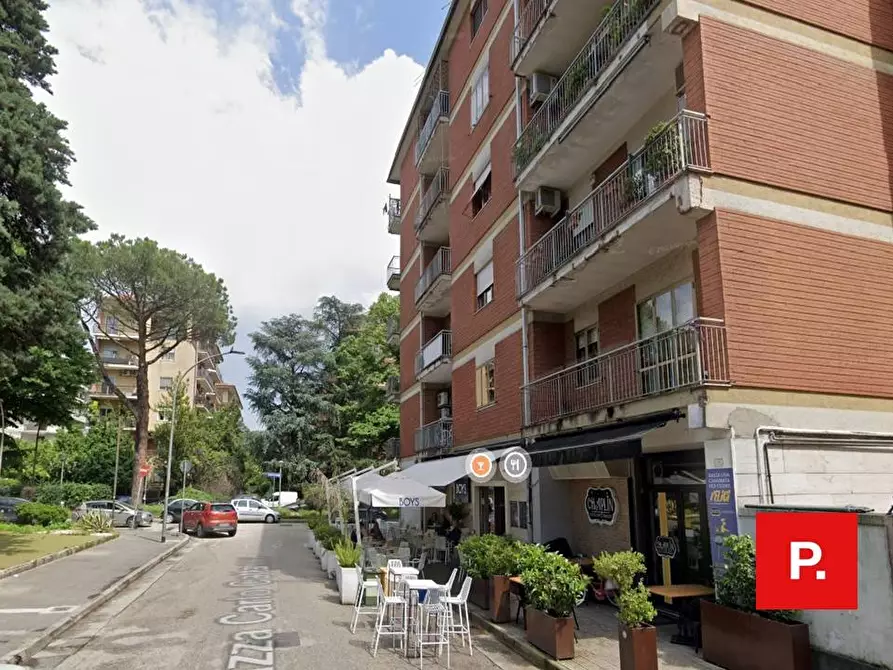 Immagine 1 di Locale commerciale in affitto  in piazza Carlo Cattaneo a Caserta