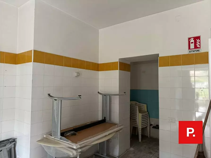 Immagine 6 di Locale commerciale in affitto  in via Gasparri a Caserta