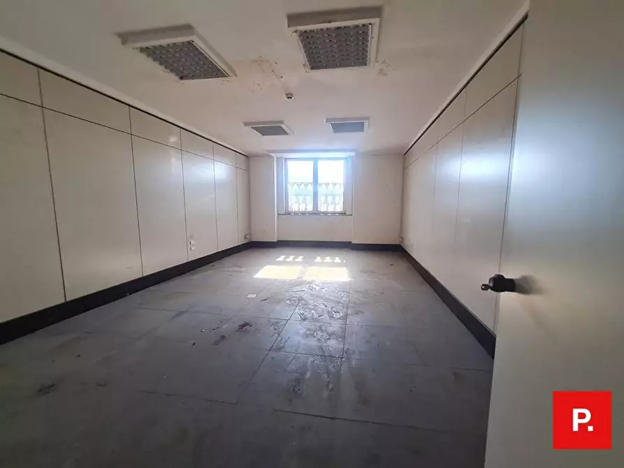 Immagine 9 di Ufficio in vendita  in corso Giannone a Caserta