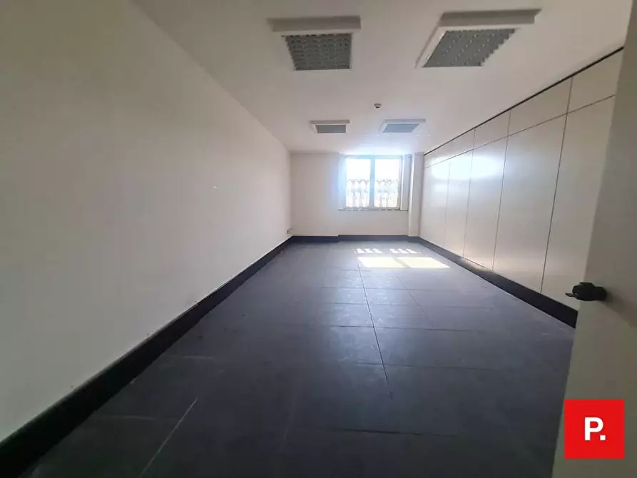 Immagine 13 di Ufficio in vendita  in corso Giannone a Caserta