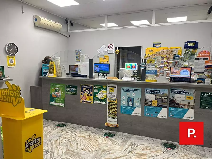 Immagine 1 di Attività commerciale in vendita  in corso Trieste a Caserta