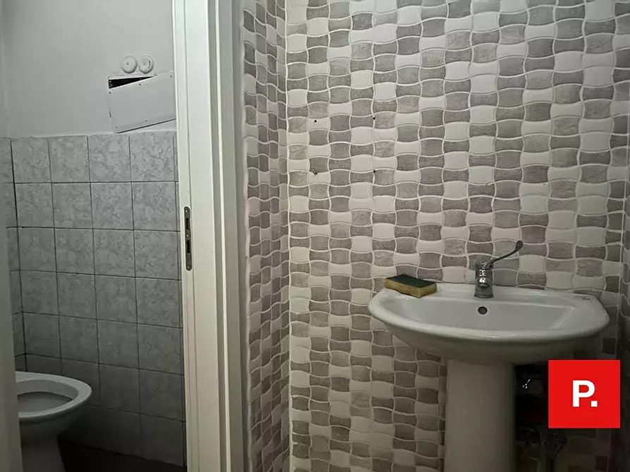 Immagine 13 di Locale commerciale in affitto  in via ferrarecce a Caserta