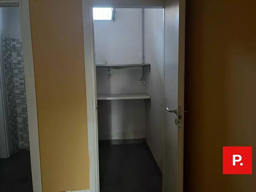 Immagine 8 di Locale commerciale in affitto  in via ferrarecce a Caserta