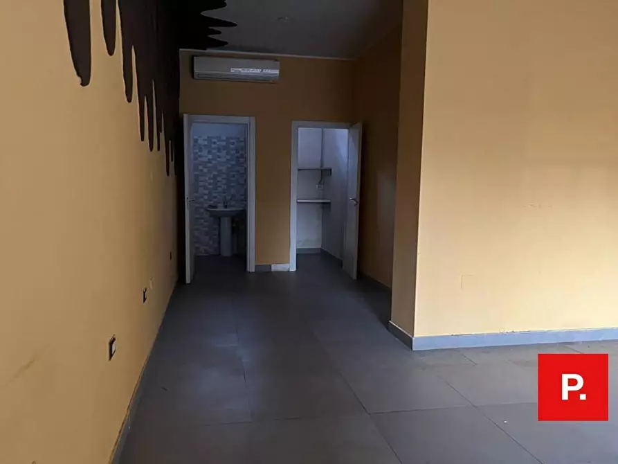 Immagine 9 di Locale commerciale in affitto  in via ferrarecce a Caserta