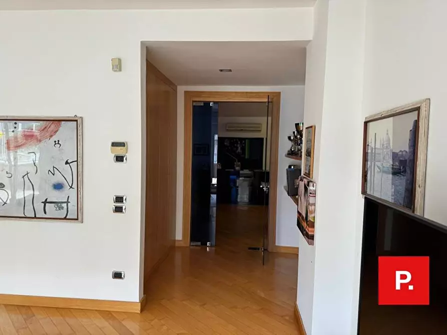 Immagine 12 di Ufficio in affitto  in via Botticelli a Caserta