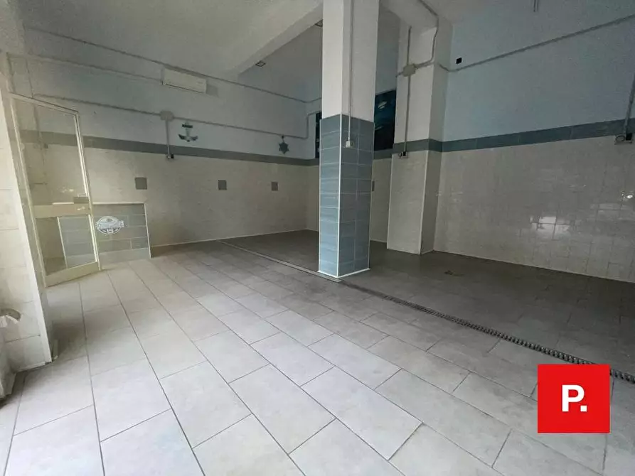 Immagine 2 di Locale commerciale in affitto  in via Ferrarecce a Caserta