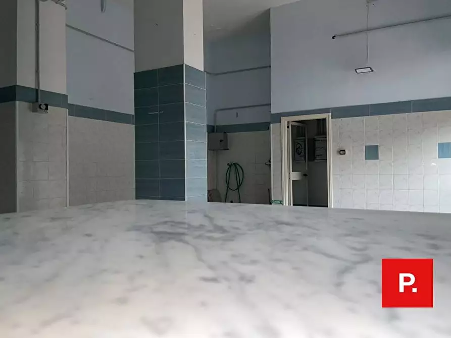 Immagine 10 di Locale commerciale in affitto  in via Ferrarecce a Caserta