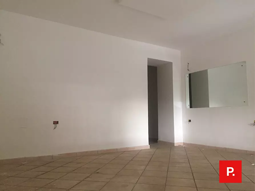 Immagine 15 di Locale commerciale in affitto  in via turati a Caserta